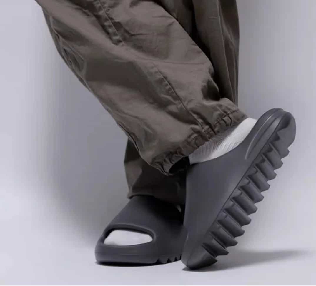 Summer Women Slippers Men Sandals Casual Beach Shoes Soft Bottom Slides Thick Platform EVA Anti-Slip Home Slippers